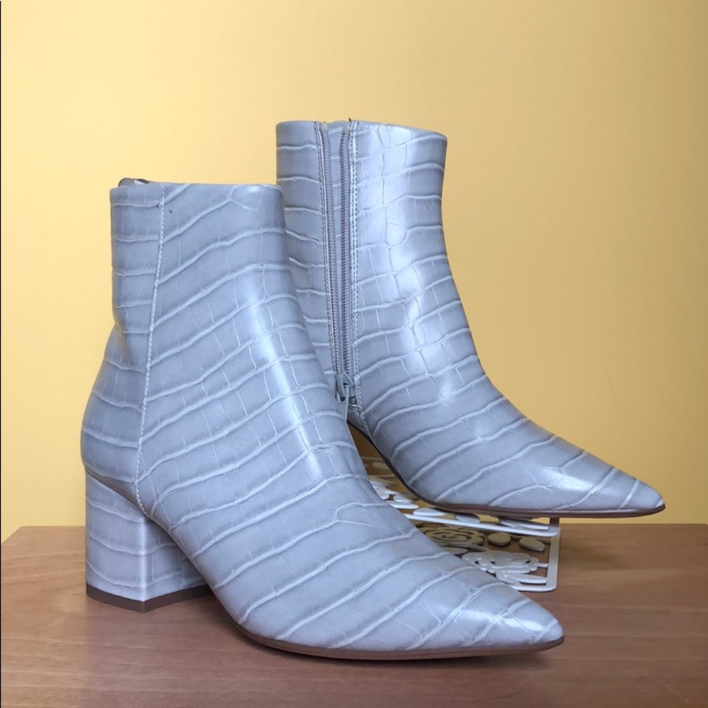 Light Gray Pointed Heel Boots